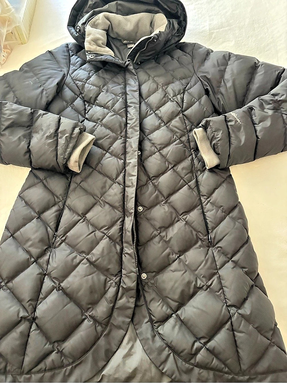 Eddie Bauer down Quilted Hooded Puffer Coat in Black Medium Like New